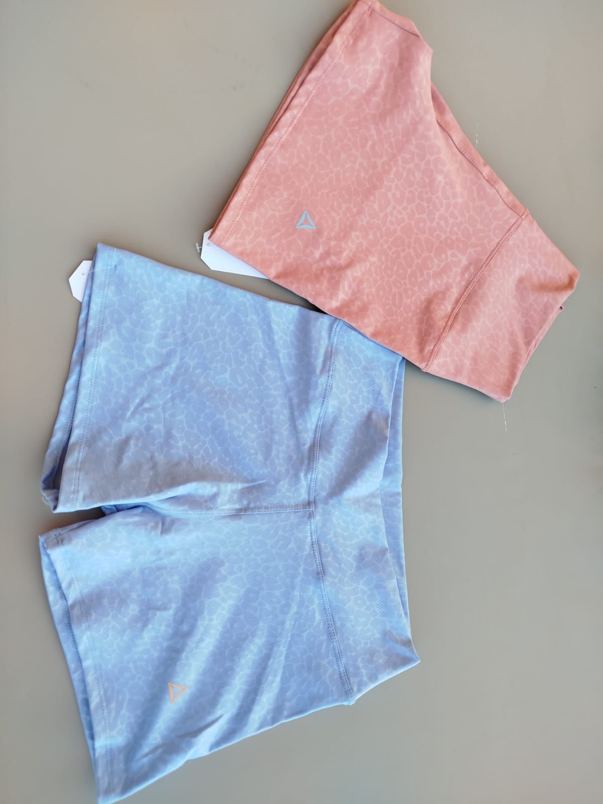 Calzas azul y rosa